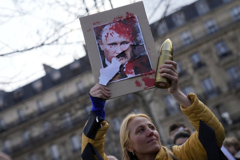 Francie obvinila Rusko, že o ní koordinovaně šíří nepravdivé informace