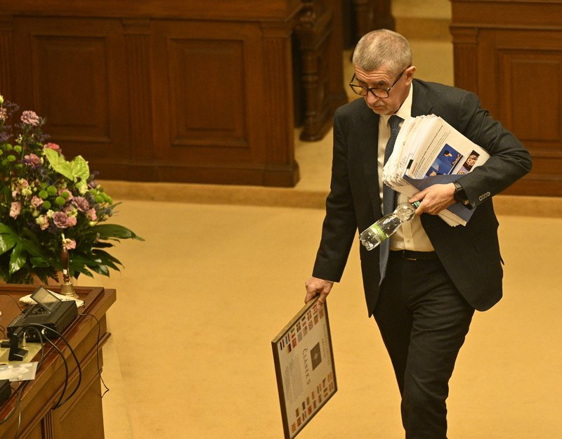 Česká opozice nasadila proti volbě poštou Trumpovu taktiku, píše Politico