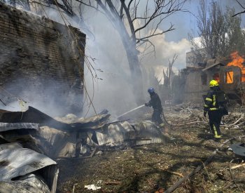 Rusové zasáhli obytný dům v Dnipru, pět lidí bylo zraněno, uvedl ministr