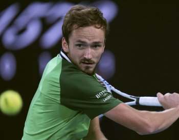 Medveděv a Sinner se v neděli utkají o titul na Australian Open