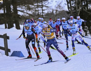 Závody na 20 km v Gomsu vyhráli Digginsová a Klaebo, Janatová doběhla 21.