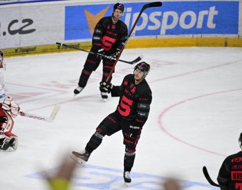Hokejisté Sparty utnuli sérii proher a porazili Třinec 5:1