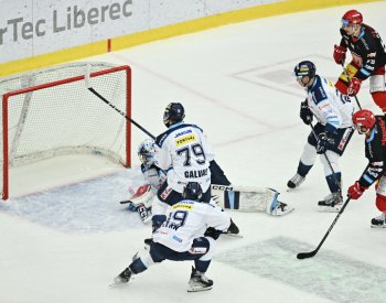 Hradec Králové přes tříbrankové manko vyhrál v Liberci 4:3 po nájezdech
