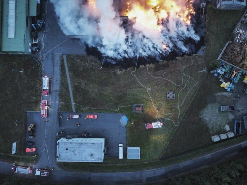 Hasiči: Požár skládky pneumatik v Borovanech způsobil škodu 60 mil. Kč
