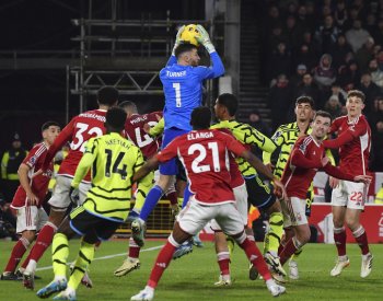 Arsenal v anglické lize porazil Nottingham a stáhl náskok vedoucího Liverpoolu
