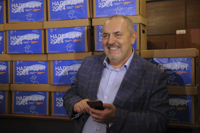 Odpůrce války Naděždin odevzdal podpisy jako kandidát na prezidenta