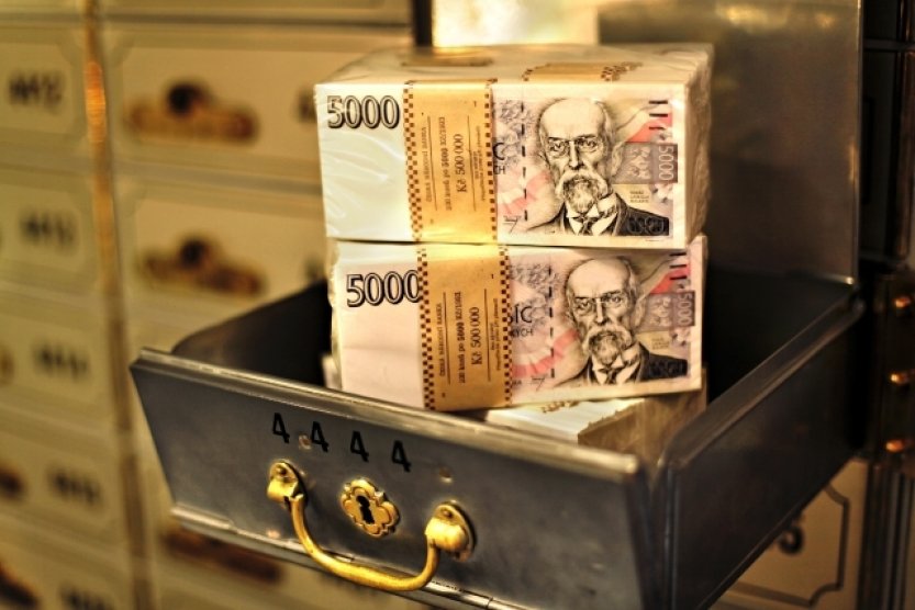 Zahraniční investoři poprvé drželi státní dluhopisy ČR za víc než bilion Kč