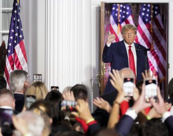 Trump bude dnes u soudu ve Washingtonu osobně, řekl jeho právník