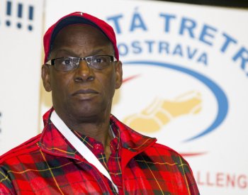 Beamon prodá v aukci zlatou olympijskou medaili za svůj `skok do 21. století`