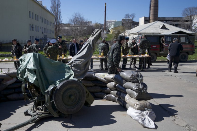 Ukrajina hlásí zasažení vojenského letiště Belbek na Ruskem ovládaném Krymu