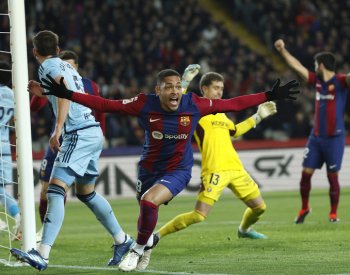 Osmnáctiletý Vitor Roque prvním gólem za Barcelonu zařídil výhru nad Pamplonou