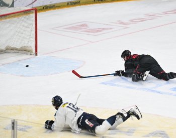 Sparta porazila v předehrávce Liberec 4:1 a snížila manko na Pardubice
