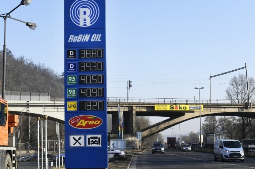 Čepro si na benzinky Robin Oil půjčí dvě miliardy Kč od Zoubkovy firmy