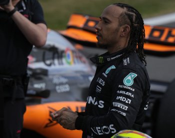 Sedminásobný mistr světa F1 Hamilton podle médií míří z Mercedesu do Ferrari