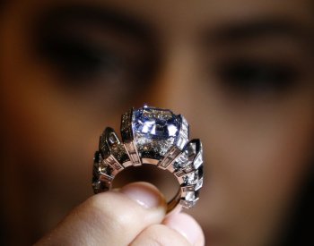 Generace Z v zoufalství ze svých ekonomických vyhlídek utrácí za luxus