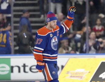 Dovednostní soutěže NHL i milion dolarů vyhrál McDavid, Pastrňák skončil devátý
