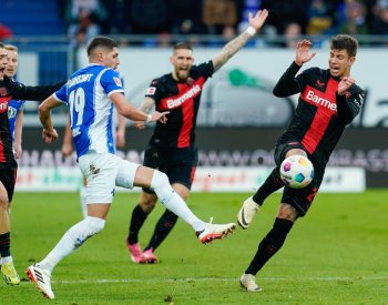 Hložek pomohl Leverkusenu vyhrát v Darmstadtu a udržet první místo