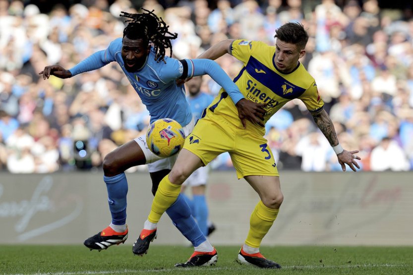 Obhájce titulu Neapol porazila po obratu v italské lize Veronu