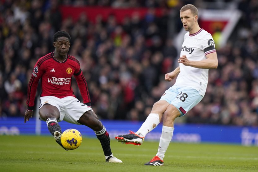 Liverpool prohrál na Arsenalu, West Ham s českými fotbalisty podlehl ManUtd