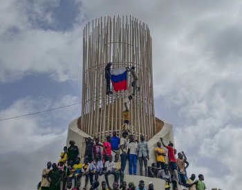 V Nigeru opět vyšly do ulic stovky stoupenců puče, mávají ruskými vlajkami