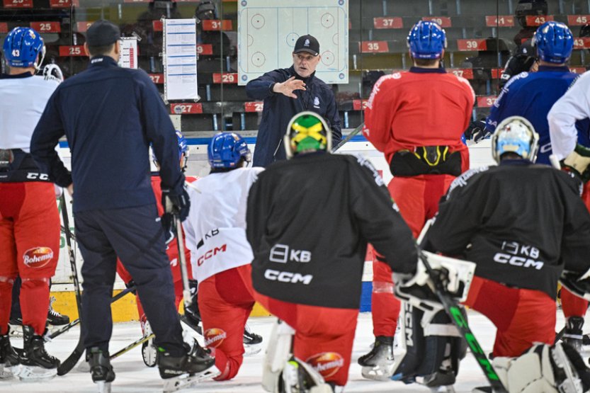 Hokejisté se sešli bez nemocného Ondřeje Kašeho, nahradil ho Najman