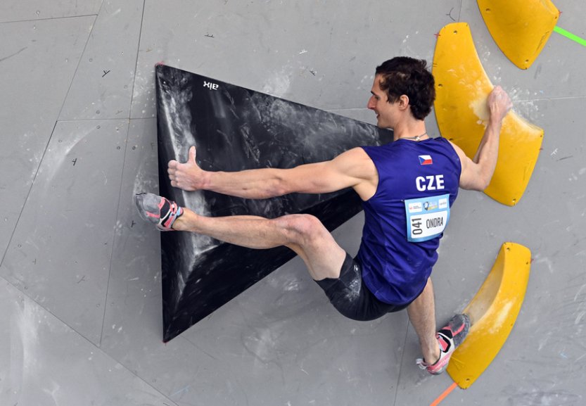 Ondra a Stráník postoupili na MS z kvalifikace lezení na obtížnost