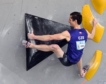 Ondra a Stráník postoupili na MS z kvalifikace lezení na obtížnost