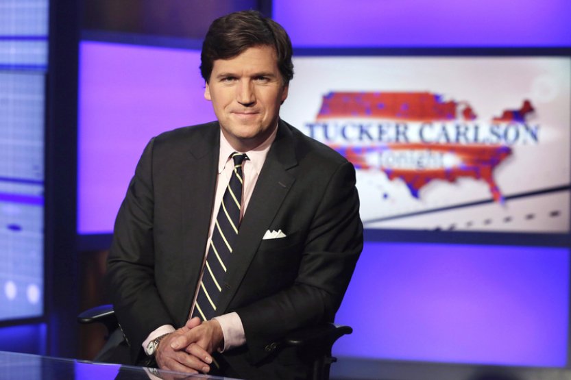 V Moskvě je americký novinář Tucker Carlson, spekuluje se o rozhovoru s Putinem