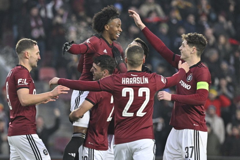 O víkendu začne jarní část fotbalové ligy, favoritem je obhájce titulu Sparta