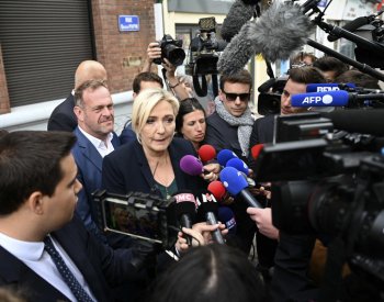 Le Penová má podle průzkumu šanci vyhrát francouzské prezidentské volby