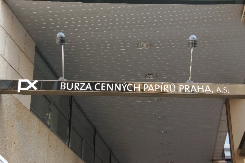 Pražská burza podruhé v řadě oslabila, koruna mírně oslabila k euru