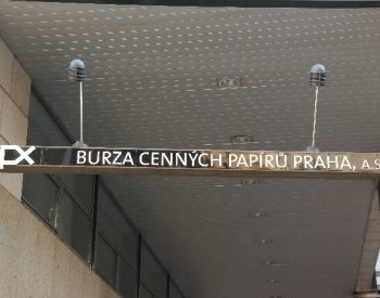 Pražská burza podruhé v řadě oslabila, koruna mírně oslabila k euru