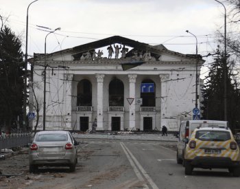 Putin a další by měli být vyšetřováni za roli v bojích o Mariupol, uvádí HRW