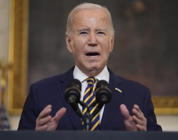 Biden nesprávně nakládal s tajnými dokumenty, obvinění ale čelit nebude