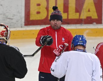 Špaček padesátiny pořádně oslaví, věří, že jednou si sáhne i na Stanley Cup