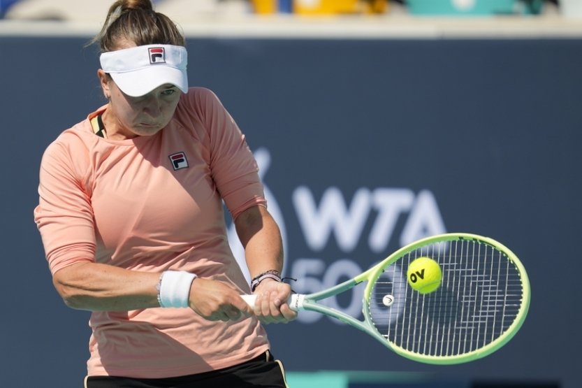 Krejčíková dohrála v Abú Zabí ve čtvrtfinále, opět nestačila na Samsonovovou