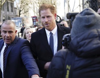 Princ Harry se dohodl na mimosoudním vyrovnání s mediálním domem MGN