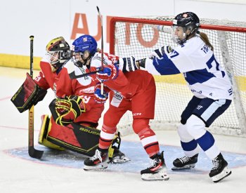 České hokejistky na EHT v Liberci podlehly před rekordní návštěvou Finkám