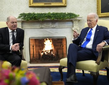 Biden a Scholz: Izrael má právo na obranu v souladu s právem