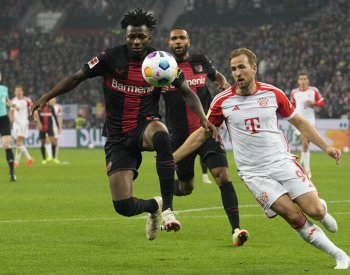 Fotbalisté Lipska i kvůli neproměněné penaltě remizovali v Augsburgu 2:2