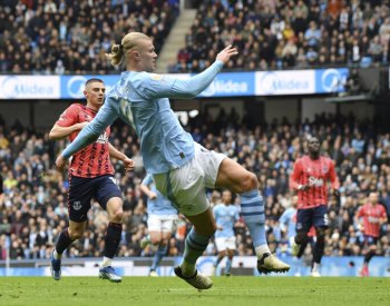 Liverpool porazil předposlední Burnley 3:1 a dál vede anglickou ligu