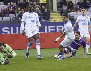 Fotbalisté Fiorentiny rozdrtili nováčka Frosinone 5:1, kanonádu završil Barák