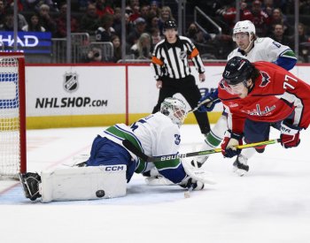 Vancouver vyhrál ve Washingtonu, Krug pomohl St. Louis k výhře pěti nahrávkami