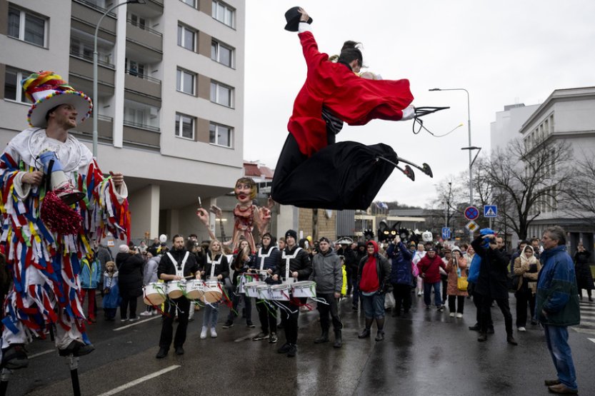 Výroba masek a pohádka pro děti odstartovaly dnešní žižkovský masopust
