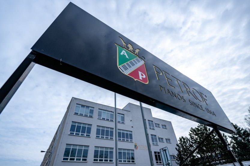 Petrof kvůli nákladům přesune výrobu levnějších nástrojů do Indonésie