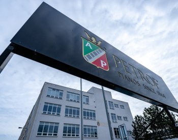 Petrof kvůli nákladům přesune výrobu levnějších nástrojů do Indonésie