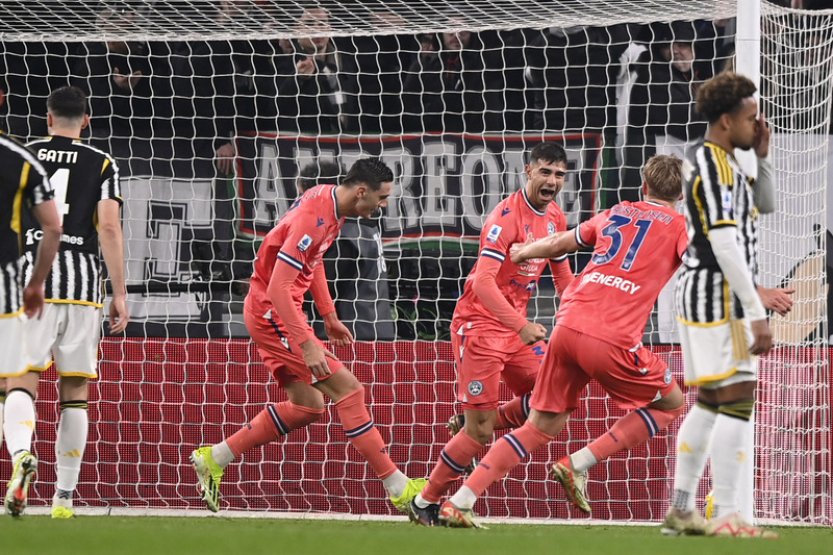 Juventus utrpěl s Udine první domácí porážku a na Inter ztrácí už sedm bodů