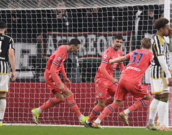 Juventus utrpěl s Udine první domácí porážku a na Inter ztrácí už sedm bodů