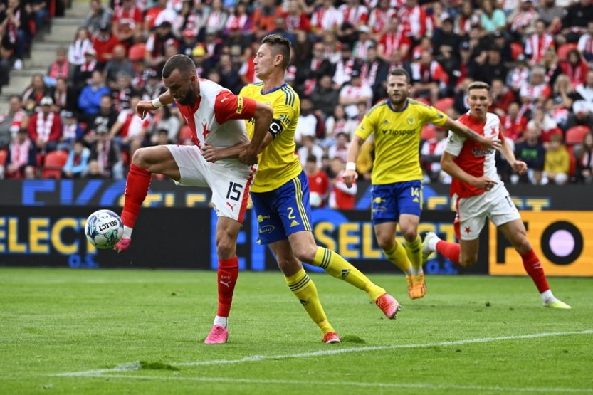 Fotbalisté Slavie nastoupí ve středeční dohrávce ve Zlíně, Pardubice v Karviné