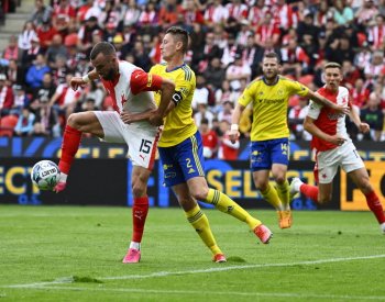 Fotbalisté Slavie nastoupí ve středeční dohrávce ve Zlíně, Pardubice v Karviné